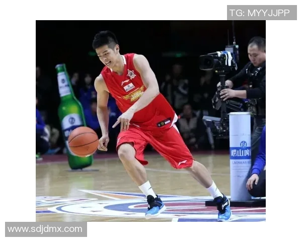 方硕在篮球赛场的崛起与挑战解析他如何成为球队的核心力量与未来之星