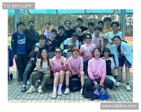 飞盘运动中的团队精神:杭州飞盘队协作与默契的探索与实践 飞盘运动中的团队精神:杭州飞盘队协作与默契的探索与实践