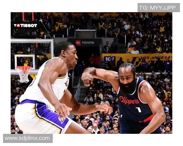 2017年湖人与快船的激烈对决回顾与赛季精彩瞬间分析 2017年湖人与快船的激烈对决回顾与赛季精彩瞬间分析